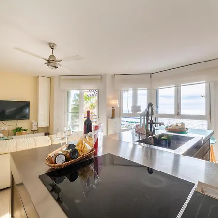 Ocean Views, Paseo Maritimo